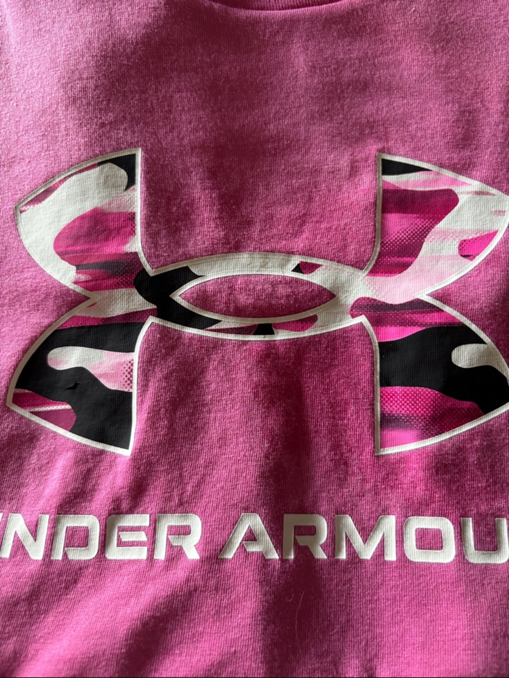 Under Armour Girls Pink Camo Logo t shirt